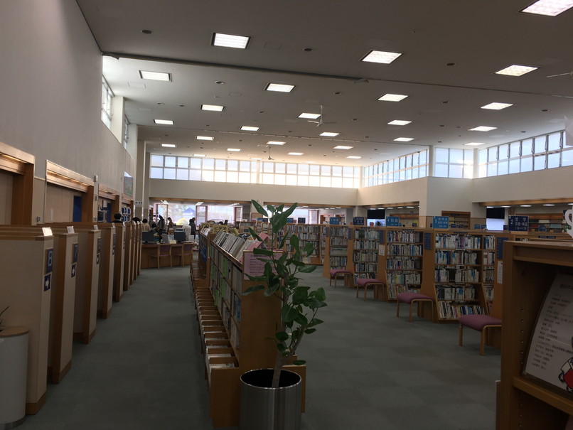 磐田市立図書館の様子